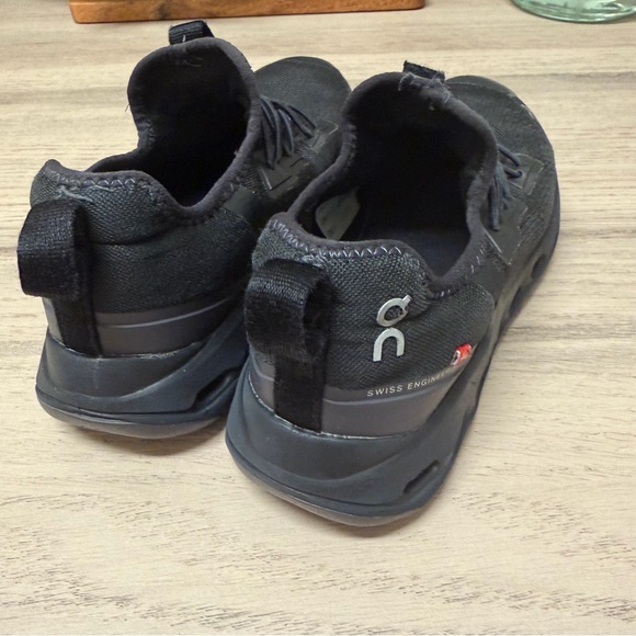 On Clouleap Black Boy Sneakers Sz 1 - Picture 4 of 7